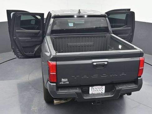 Used 2025 Toyota Tacoma SR5 AWD/4WD image 44