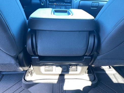 Used 2021 Chevrolet Silverado 1500 LT AWD/4WD image 25