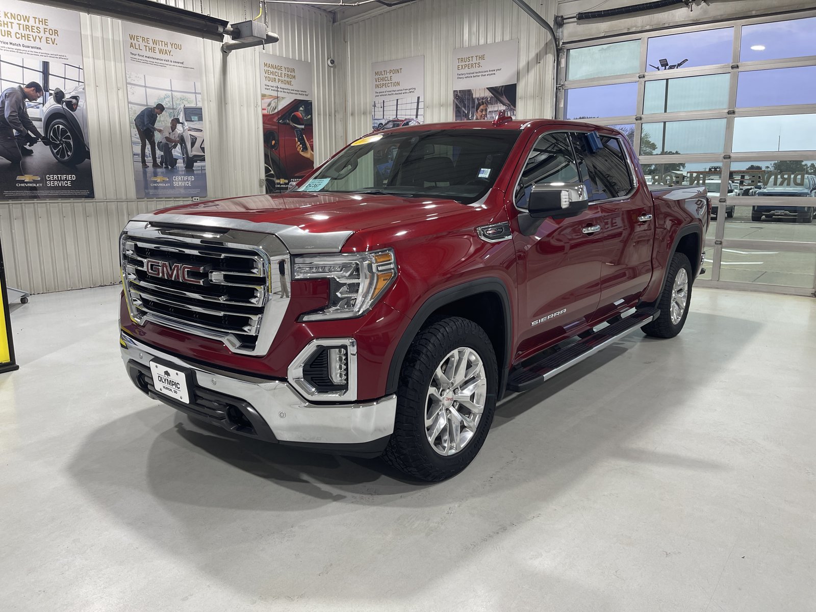 Used 2021 GMC Sierra 1500 SLT w/ SLT Premium Plus Package AWD/4WD image 4
