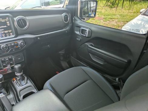 Used 2023 Jeep Wrangler Unlimited Rubicon 4xe AWD/4WD image 16