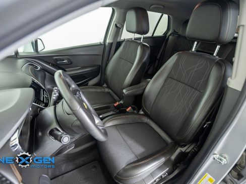 Used 2019 Chevrolet Trax LT w/ LT Convenience Package FWD image 23