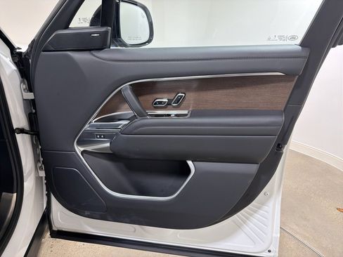 Used 2024 Land Rover Range Rover Long Wheelbase SE image 23