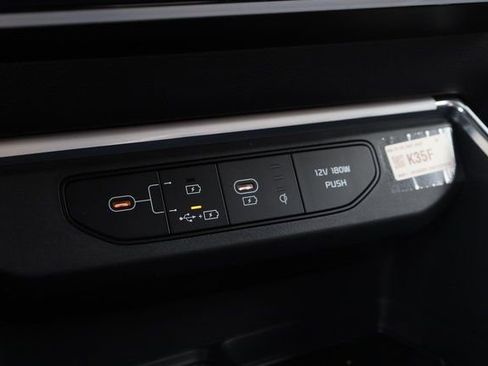 Certified 2025 Kia Carnival SX Prestige FWD image 24