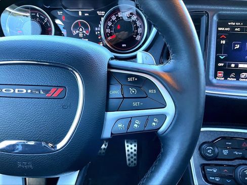 Used 2016 Dodge Challenger R/T Scat Pack w/ Leather Interior Group image 23