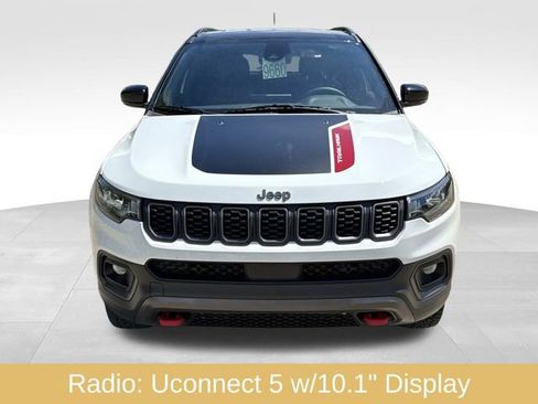 Used 2025 Jeep Compass Trailhawk AWD/4WD image 2