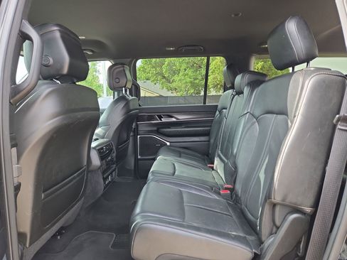 Used 2023 Jeep Wagoneer L Series II AWD/4WD image 13