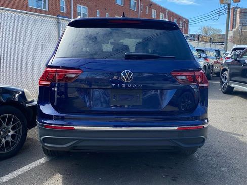 Certified 2024 Volkswagen Tiguan SE image 3