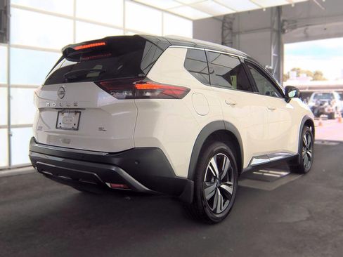 Used 2023 Nissan Rogue SL FWD image 2