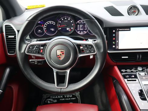 Used 2023 Porsche Cayenne w/ Premium Package AWD/4WD image 13