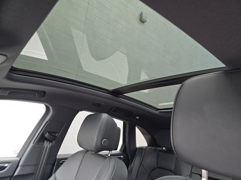 Certified 2025 Porsche Macan image 13