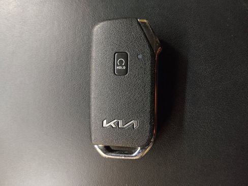 Used 2022 Kia Telluride SX w/ Towing Package FWD image 32