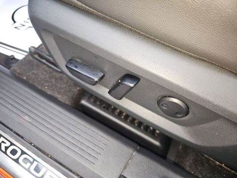 Used 2023 Nissan Rogue SL w/ SL Premium Package image 32