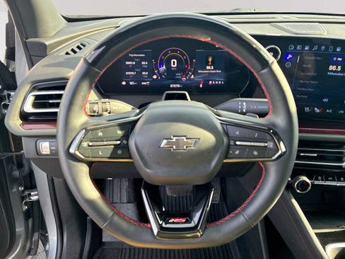 Certified 2024 Chevrolet Traverse RS image 10