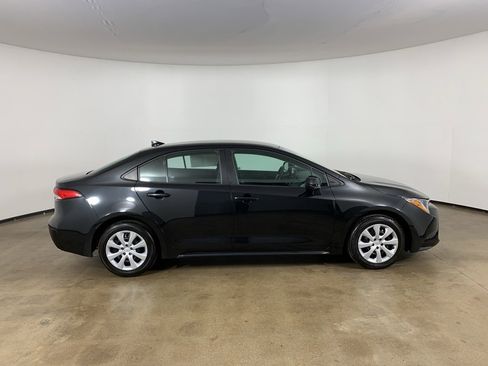 Used 2022 Toyota Corolla LE image 7