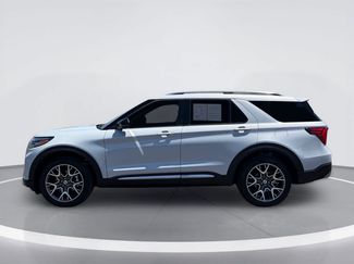 Used 2025 Ford Explorer Platinum w/ Ultimate Package AWD/4WD video 3