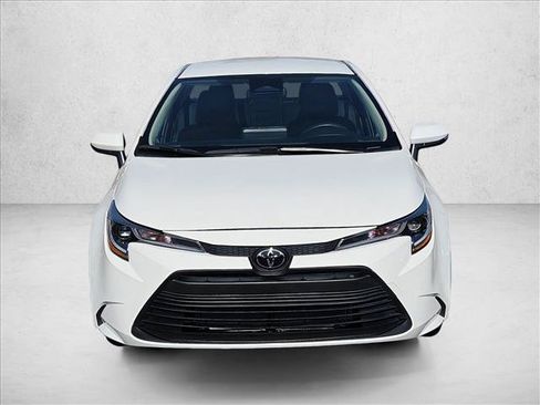 Used 2025 Toyota Corolla LE FWD image 2