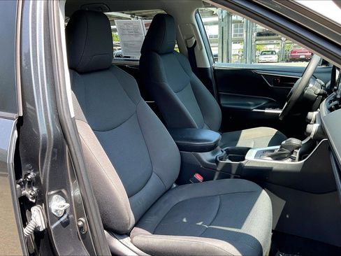 Used 2021 Toyota RAV4 LE image 6
