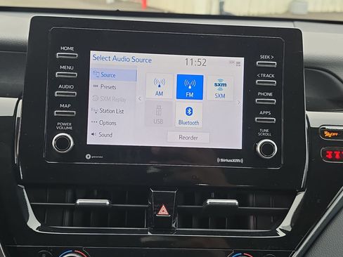 Used 2024 Toyota Camry SE image 27