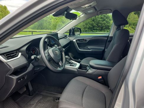 Used 2022 Toyota RAV4 LE AWD/4WD image 12
