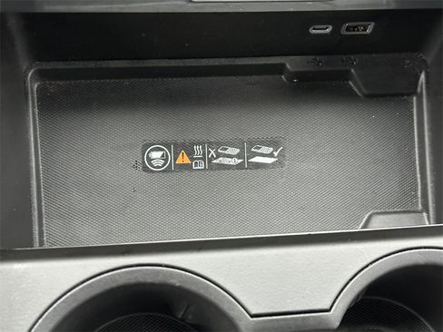 Used 2025 GMC Yukon XL Denali image 29