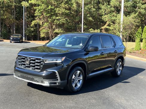 Certified 2025 Honda Pilot EX-L image 6