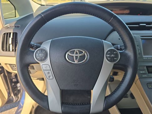 Used 2015 Toyota Prius Five FWD image 23