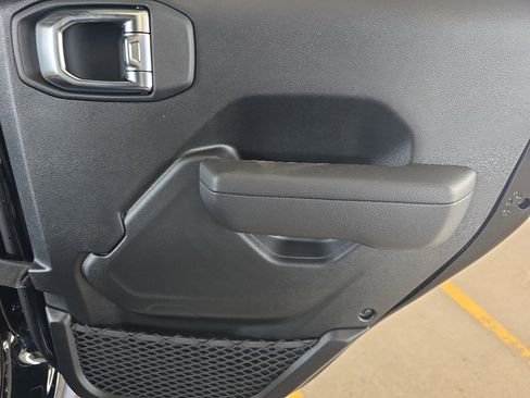 New 2025 Jeep Wrangler Unlimited Rubicon w/ Steel Bumper Group image 20