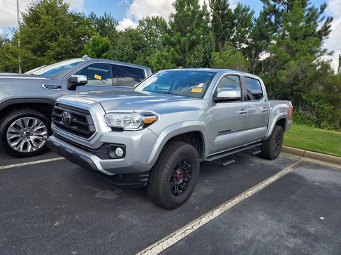 Used 2023 Toyota Tacoma SR5 AWD/4WD image 3