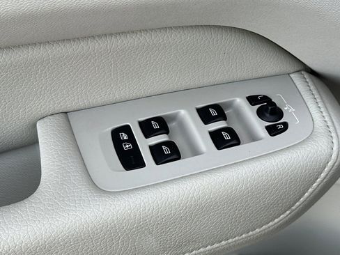 Used 2019 Volvo XC60 T6 Momentum w/ Premium Package image 11