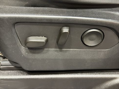 Used 2023 GMC Yukon SLT image 16