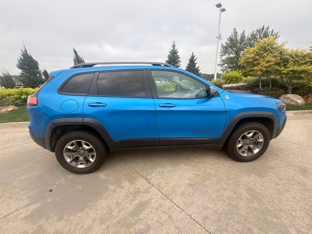 Used 2019 Jeep Cherokee Trailhawk w/ Cold Weather Group AWD/4WD image 2