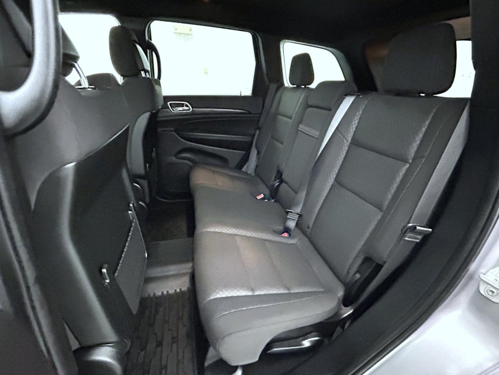 Used 2019 Jeep Grand Cherokee Laredo AWD/4WD image 19