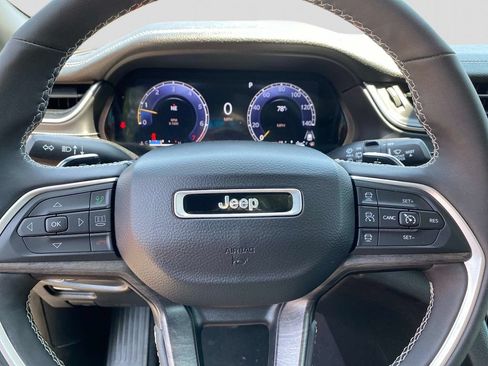Used 2024 Jeep Grand Cherokee Limited w/ Black Appearance Package AWD/4WD image 19