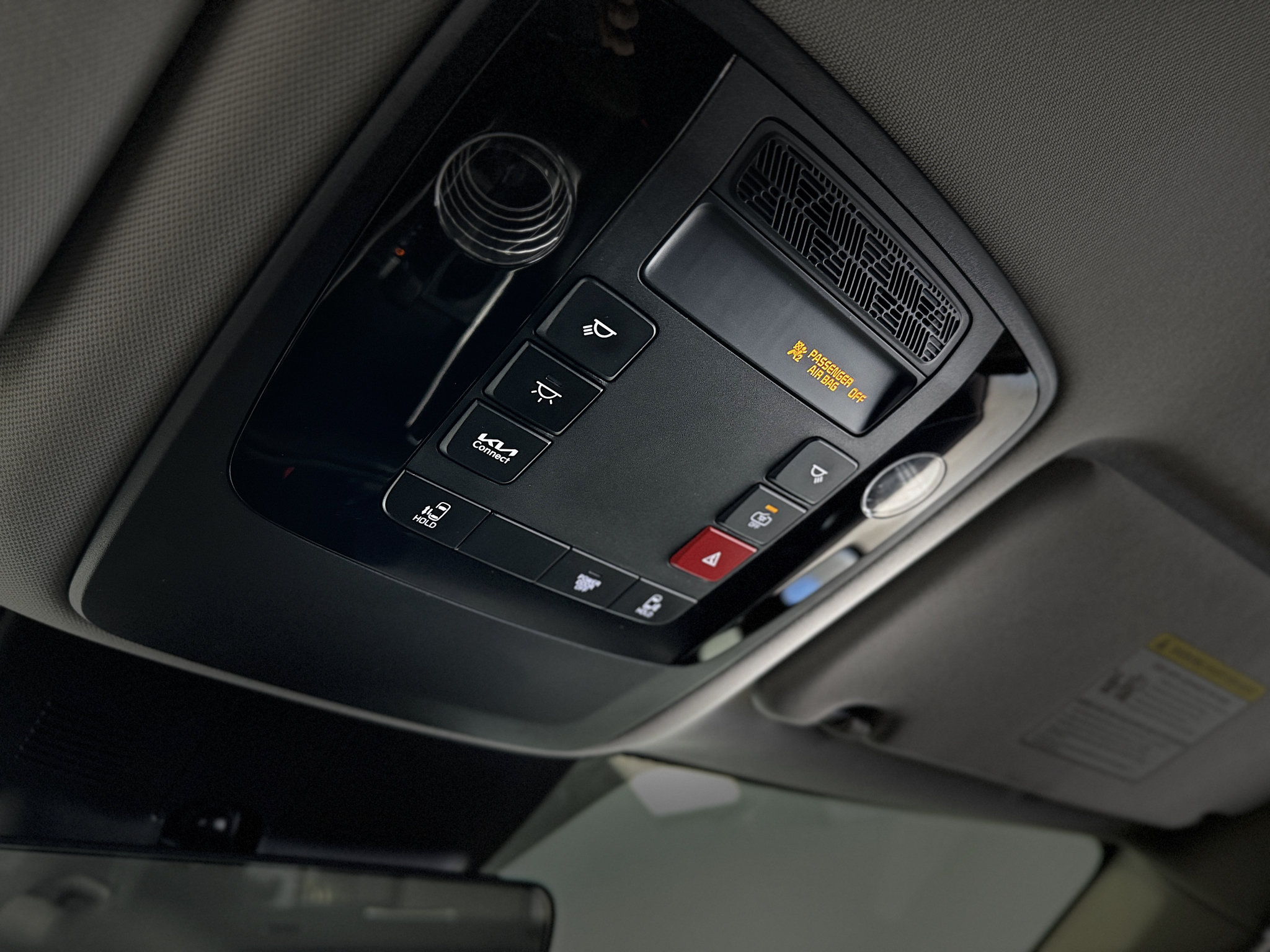 Used 2025 Kia Carnival FWD image 26
