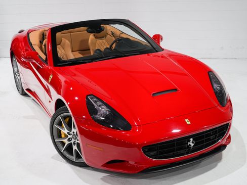 Used 2009 Ferrari California RWD image 25