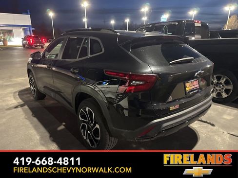 Used 2025 Chevrolet Trax RS w/ Driver Confidence Package image 3