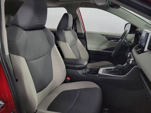 Used 2025 Toyota RAV4 XLE image 15