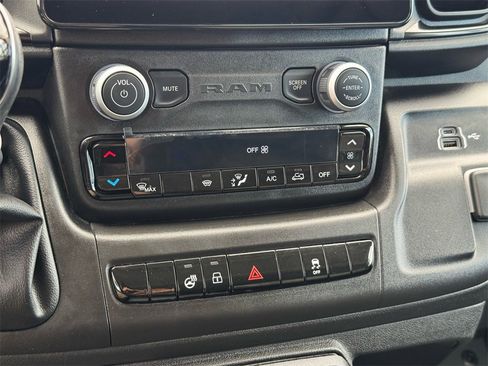 Used 2025 RAM ProMaster 2500 w/ Premium Convenience Group image 28