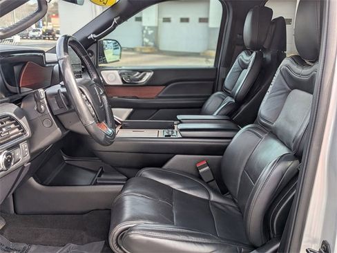 Used 2019 Lincoln Navigator Reserve image 14