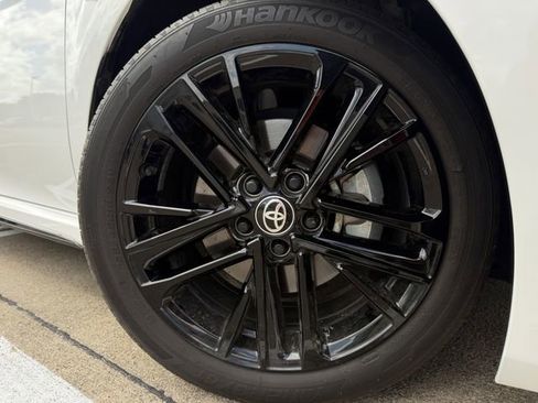 Used 2025 Toyota Camry SE w/ Convenience Package image 10