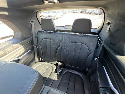 Used 2022 BMW X7 M50i image 22