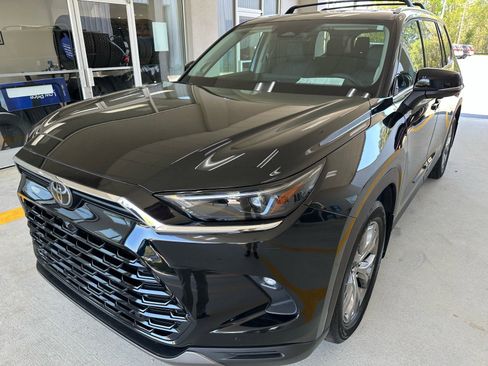 Used 2024 Toyota Grand Highlander Limited image 3