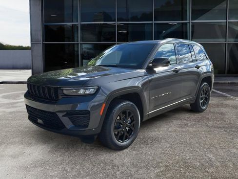 New 2025 Jeep Grand Cherokee Altitude image 3