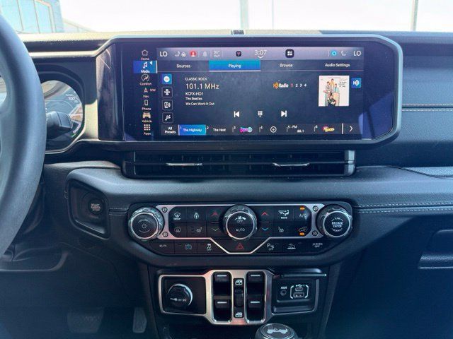Used 2024 Jeep Wrangler Unlimited Sahara w/ Technology Group AWD/4WD image 15