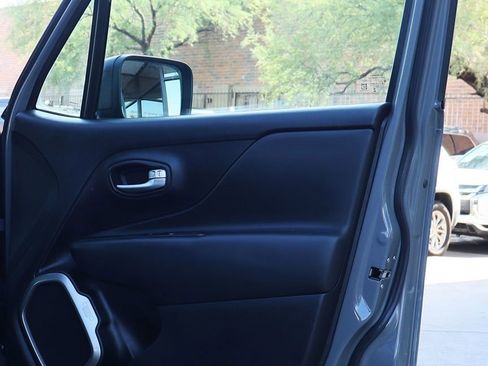 Used 2022 Jeep Renegade Latitude w/ Convenience Group image 34