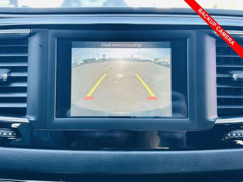 Used 2020 Chrysler Pacifica Touring w/ Cold Weather Group image 8