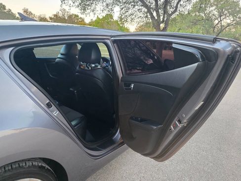 Used 2013 Hyundai Veloster w/ Style Pkg image 20