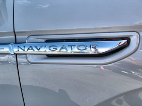 Used 2019 Lincoln Navigator Reserve AWD/4WD image 15