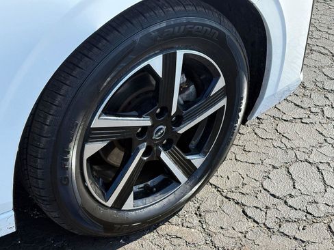 Used 2024 Nissan Sentra SV image 9