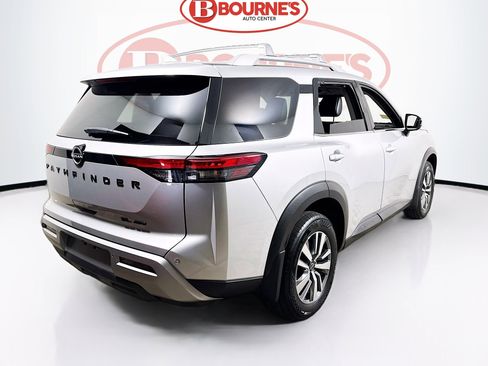 Used 2023 Nissan Pathfinder SL w/ Black Appearance Package AWD/4WD image 9